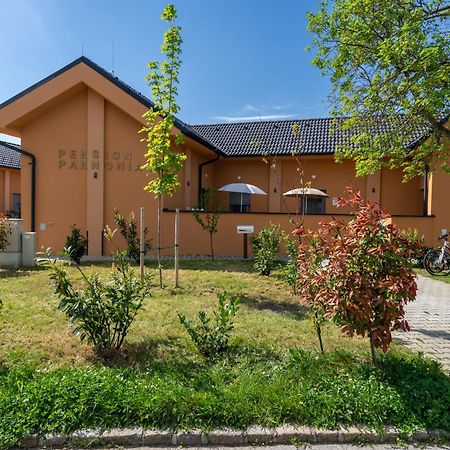Pension Pannonia พาร์นดอร์ฟ ภายนอก รูปภาพ