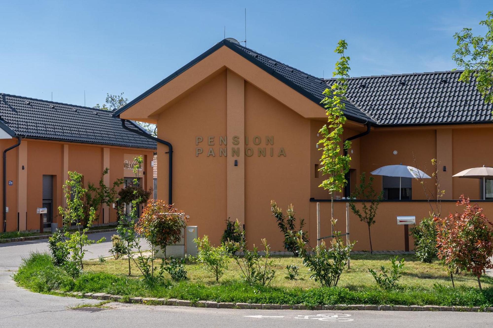 Pension Pannonia พาร์นดอร์ฟ ภายนอก รูปภาพ