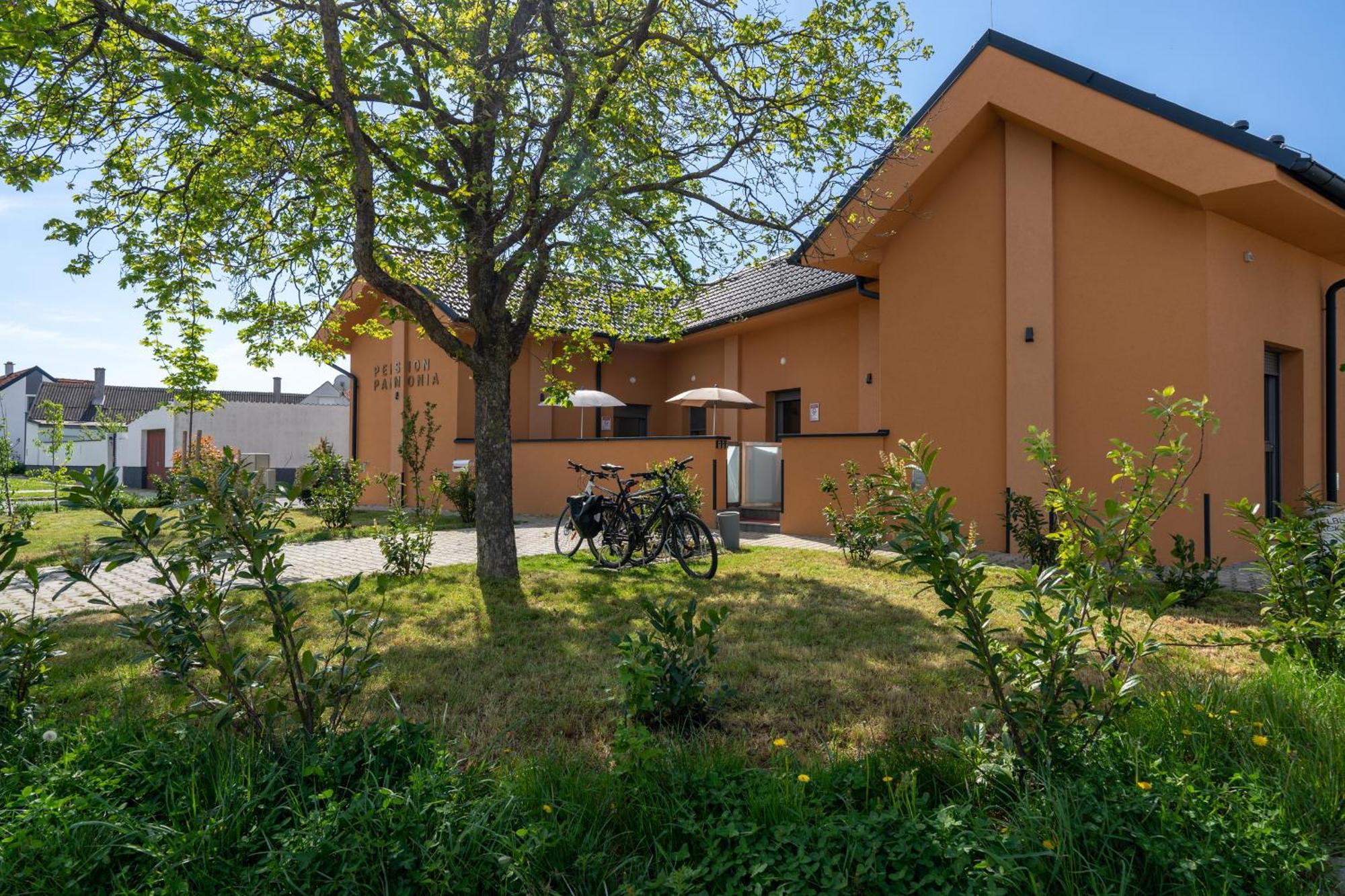 Pension Pannonia พาร์นดอร์ฟ ภายนอก รูปภาพ